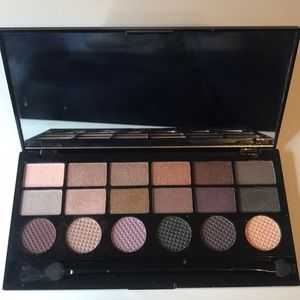 MAKEUP REVOLUTION SALVATION PALETTE